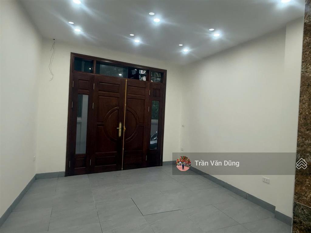 Bán nr tại tu hoàng, xuân phương. diện tích 30m2, xây mới 7 tầng  full nội thất  ô tô đỗ cổng