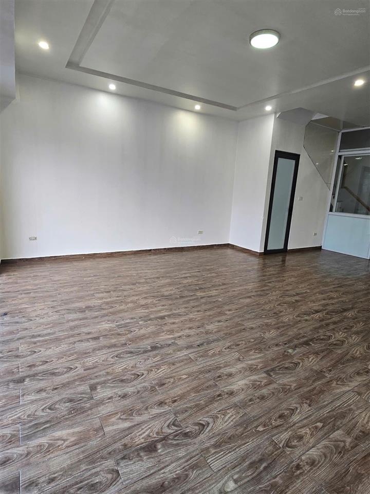 Nhà tôi cần cho thuê tầng 1 mặt đường bùi viện, khu đô thị waterfront. giá 6 triệu.  0378 478 ***