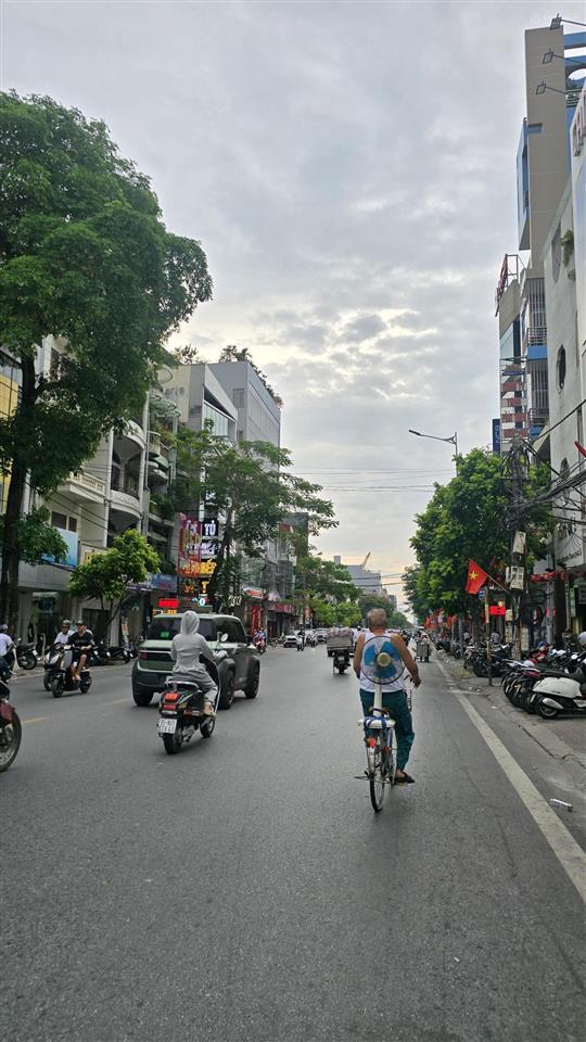 Bán nhà mặt đường cát cụt, ngang gần 7m giá siêu tốt.  0378 478 ***
