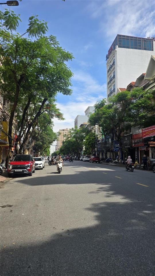 Bán nhà giá đầu tư mặt đường văn cao. 0378 478 ***