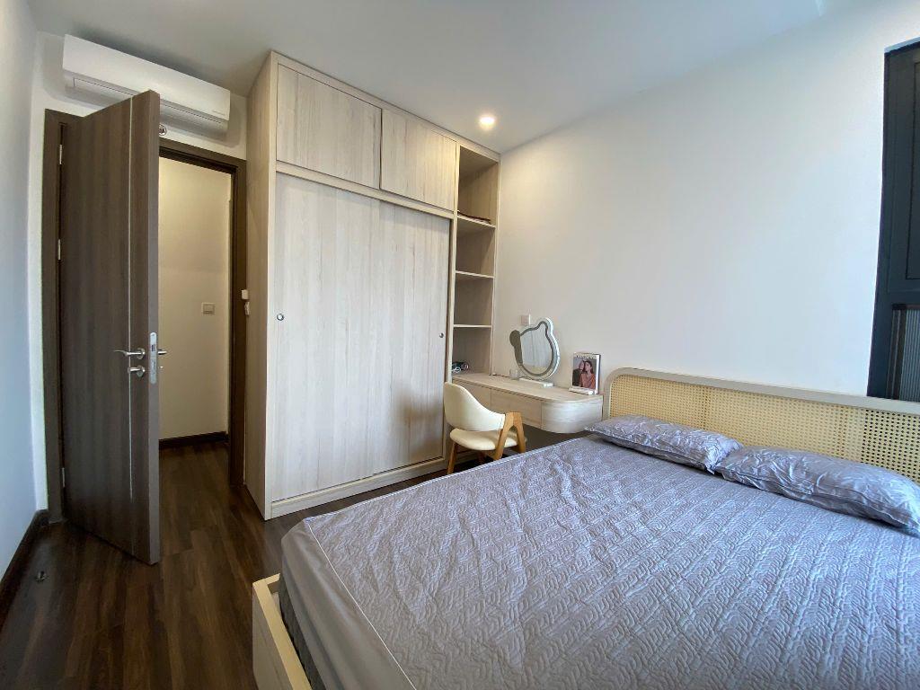 Bán căn hộ 2 phòng ngủ 2 vệ sinh Full đồ  - Giá 100% : 2.9 tỷ ( đã sẵn bìa ). HOÀNG HUY COMMERCE 