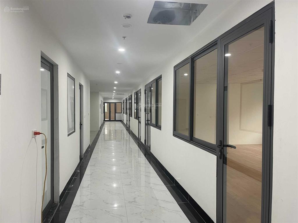 Nhượng lại 1257m2 sàn tầng 1 và 2 khối đế chung cư đang cho thuê 2 tỷ/năm