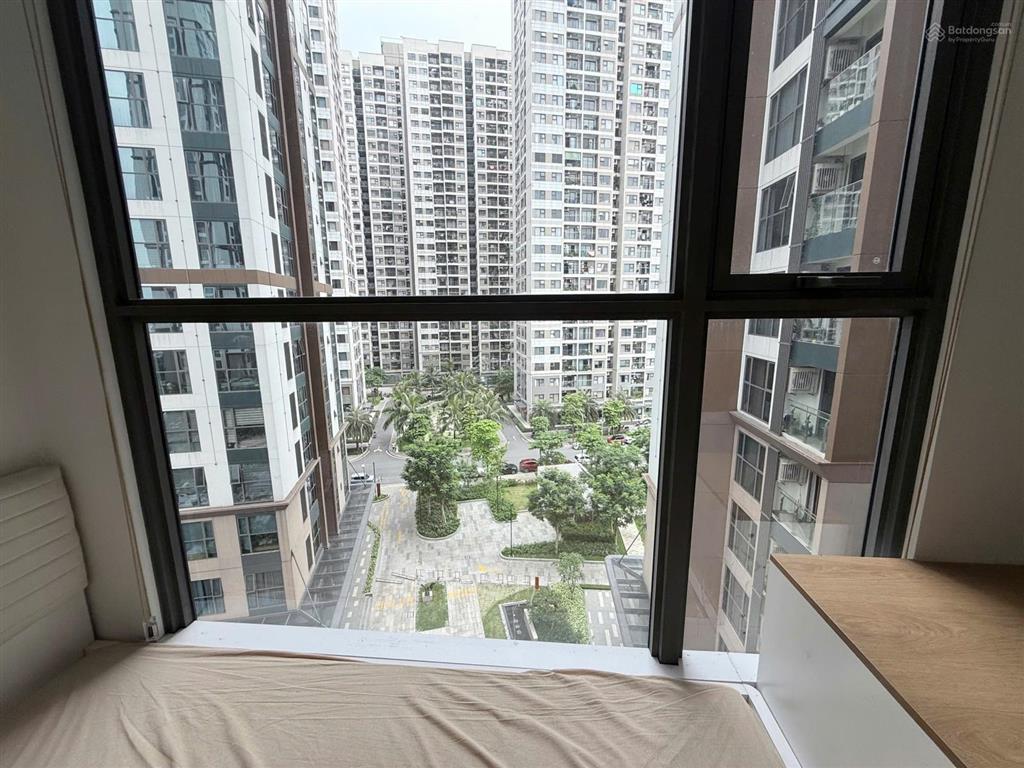 Chính chủ cho thuê căn 2 ngủ góc  2wc  view vinuni cực kì đẹp tại toà h2 (masteri waterfront)