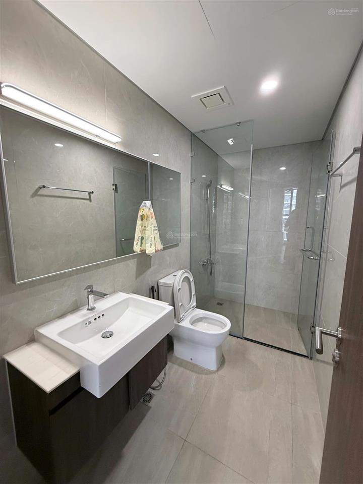 Chính chủ cho thuê căn 2 ngủ góc  2wc  view vinuni cực kì đẹp tại toà h2 (masteri waterfront)