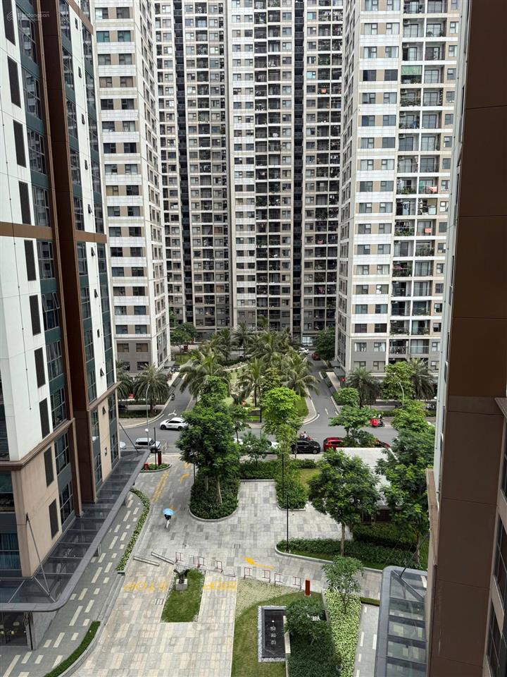Chính chủ cho thuê căn 2 ngủ góc  2wc  view vinuni cực kì đẹp tại toà h2 (masteri waterfront)