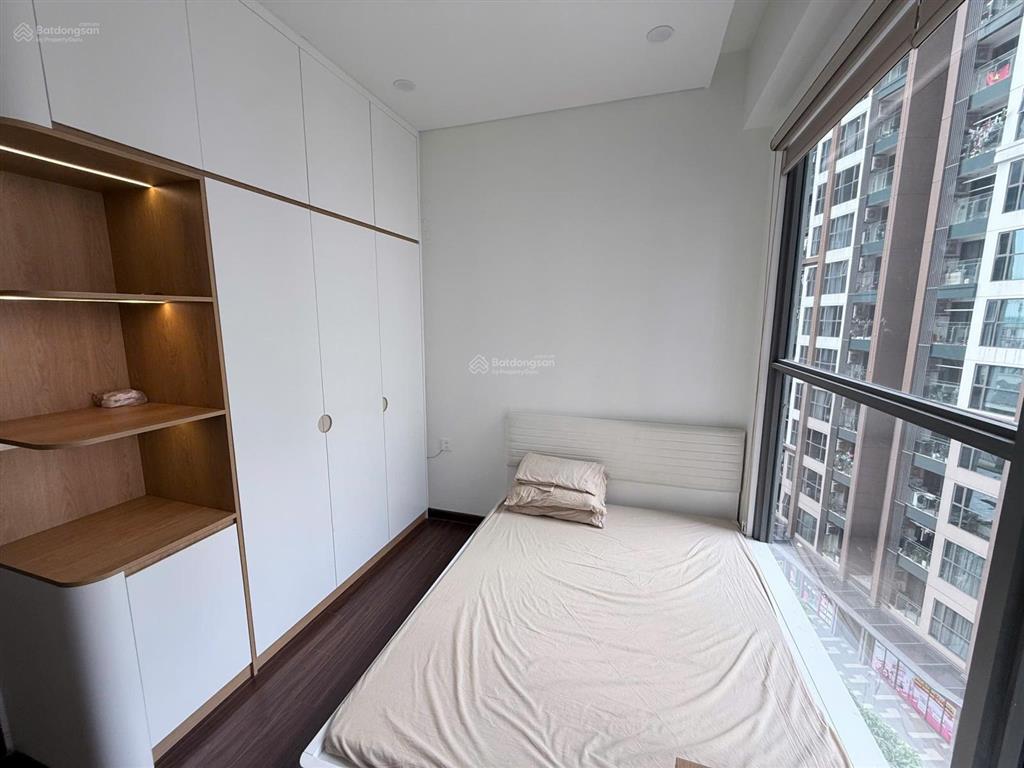 Chính chủ cho thuê căn 2 ngủ góc  2wc  view vinuni cực kì đẹp tại toà h2 (masteri waterfront)