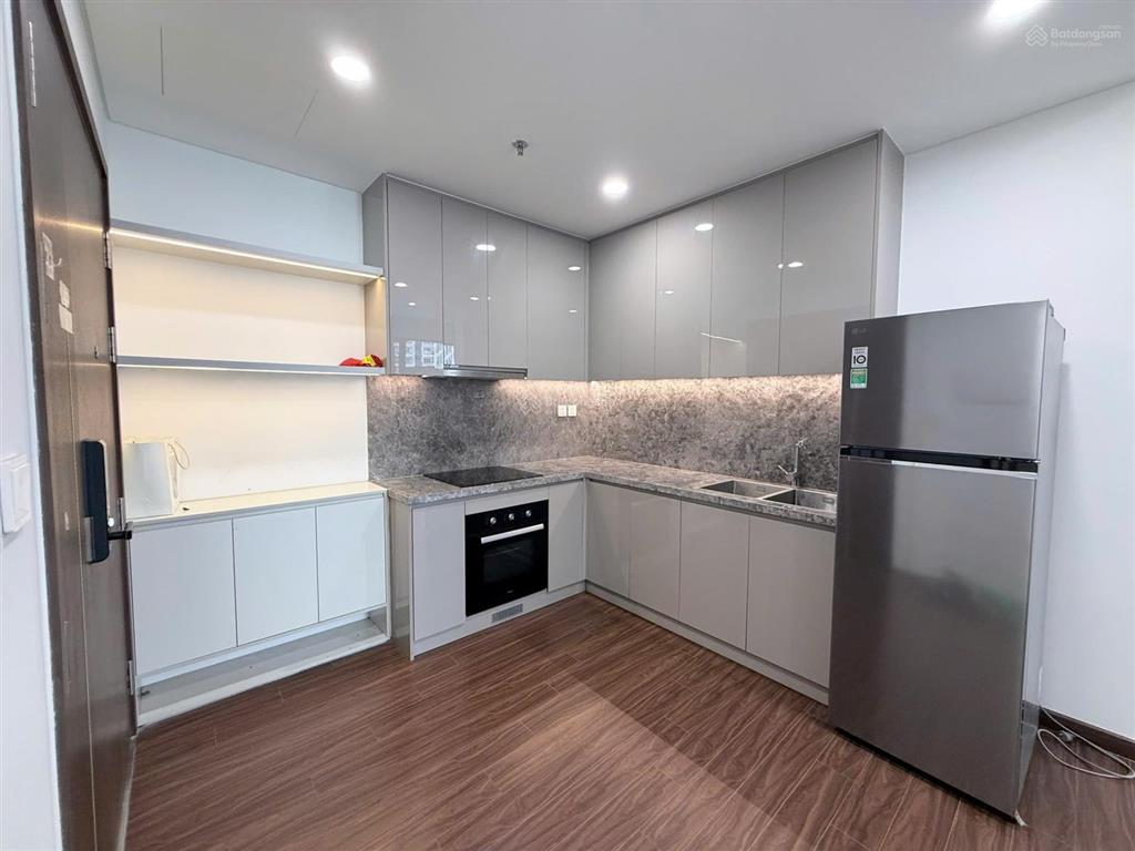 Chính chủ cho thuê căn 2 ngủ góc  2wc  view vinuni cực kì đẹp tại toà h2 (masteri waterfront)