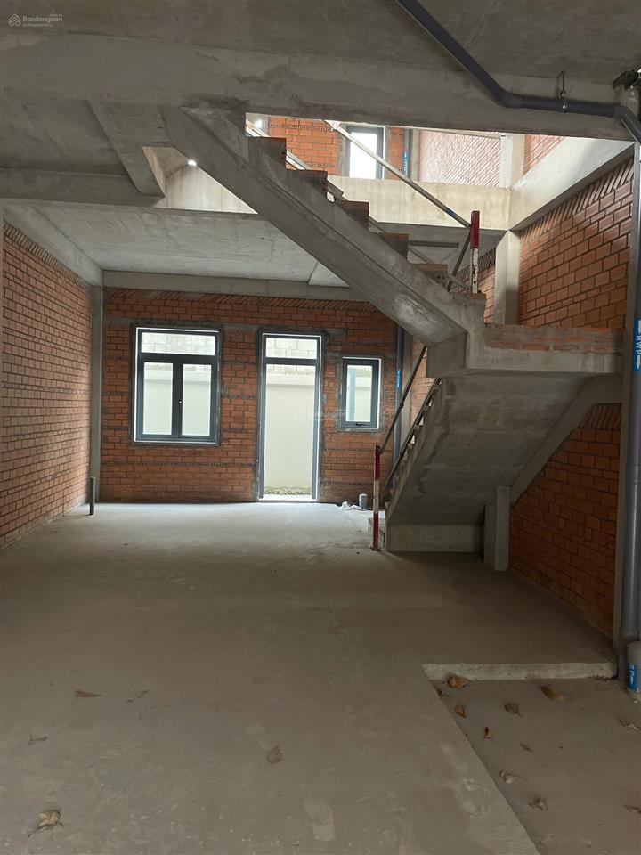 Bán căn nhà 1t3l khu compourt bcons uni valley, đường xe hơi, chỉ 7.5 tỷ.