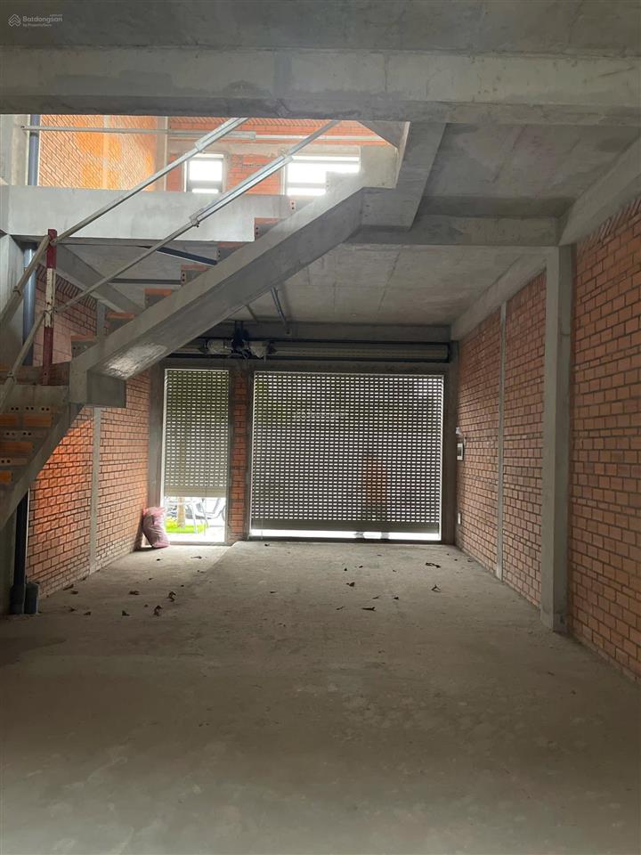 Bán căn nhà 1t3l khu compourt bcons uni valley, đường xe hơi, chỉ 7.5 tỷ.