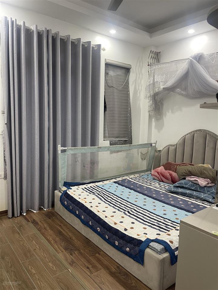 Chính chủ tôi cần bán căn nhà mới 3 tầng đường 7m bìa làng vân nội. giáp trục nhật tân