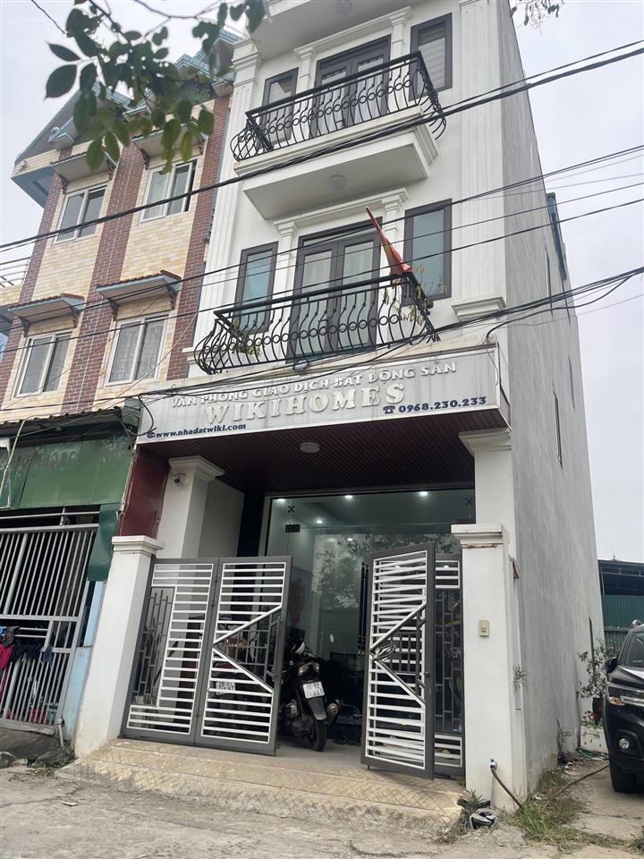 Chính chủ tôi cần bán căn nhà mới 3 tầng đường 7m bìa làng vân nội. giáp trục nhật tân