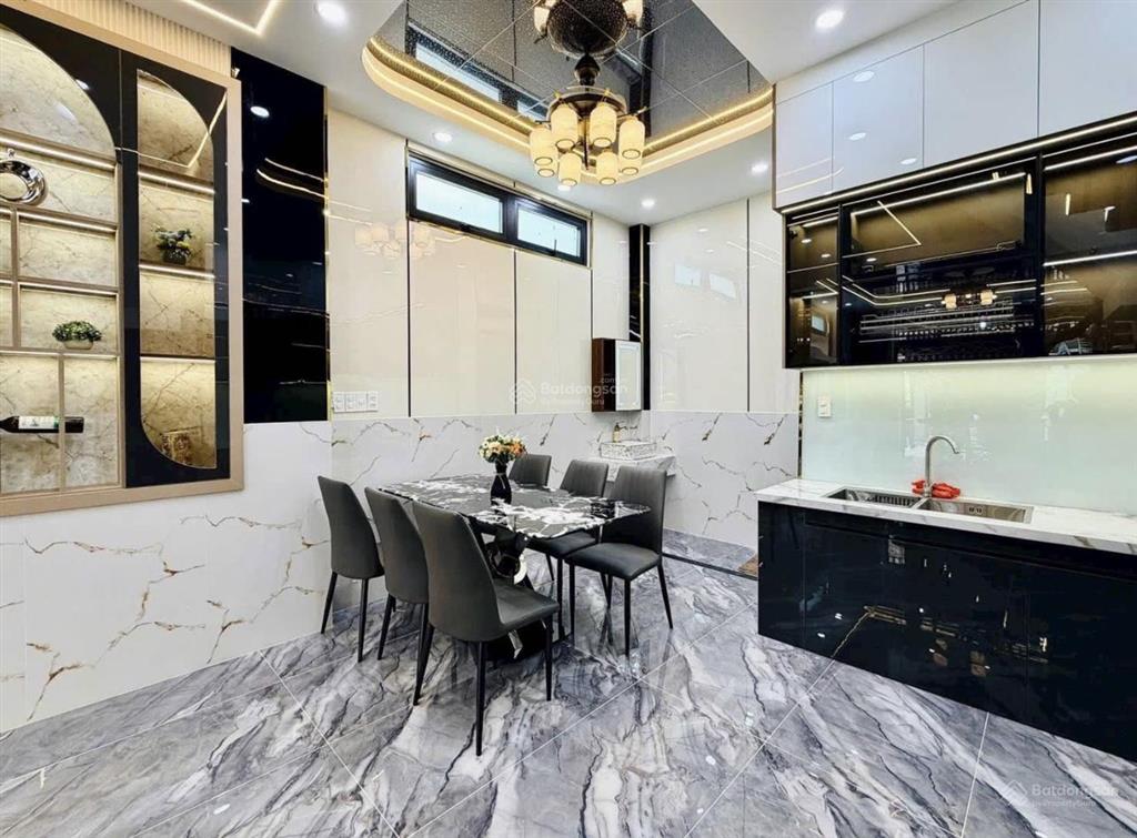 Nhà đẹp 60m2 chân cầu nhật tân. 60m2 full nội thất.thiết kế sang trọng.ô tô vào tận nơi