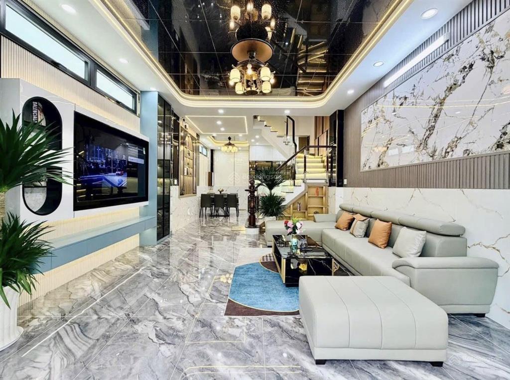 Nhà đẹp 60m2 chân cầu nhật tân. 60m2 full nội thất.thiết kế sang trọng.ô tô vào tận nơi