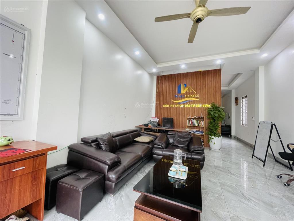 Nhà đẹp chính chủ tân cổ điển bìa làng vân nội. có thang máy,74m2 đường 7m.view dự án. ở được luôn