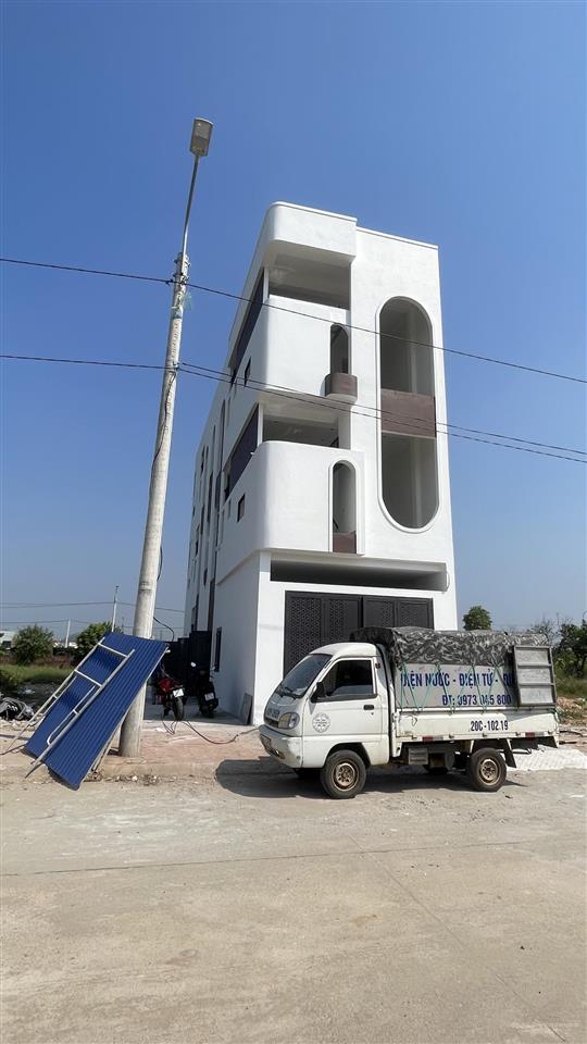 Bán toà nhà trọ 3 tầng có 10 phòng cho thuê full nội thất, sát kcn yên bình, cho dòng tiền luôn