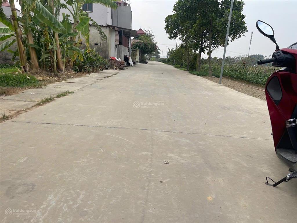 Bán gấp lô đất đẹp 52,7 bìa làng bắc thượng  nội bài đường 8m ô tô tránh sát kcn. chỉ nhỉnh 2 tỷ