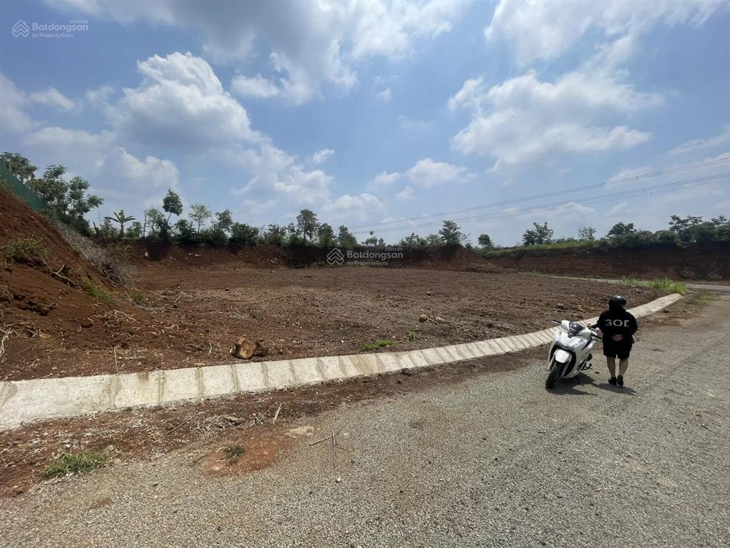 Bán đất 2 mặt tiền tránh đông buôn ma thuột 2.712m²  sổ hồng  giá 4,5 tỷ  gần hồ ea nhái