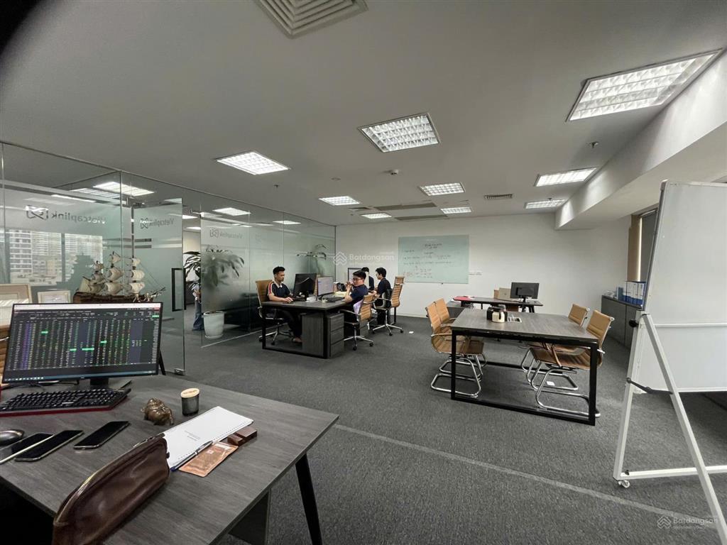 Cần cho thuê gấp dt 250m2 có cắt lẻ tại tòa nhà thăng long tower 98a ngụy như kon tum