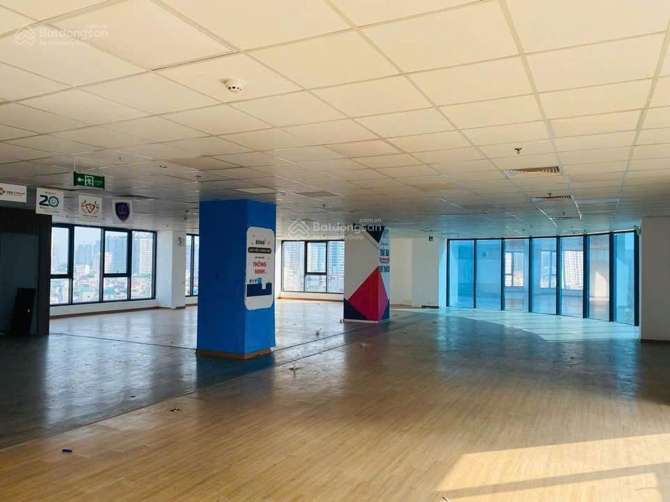Cho thuê văn phòng trống tòa nhà sao mai building 19 lê văn lương, dt 425m2 có cắt lẻ