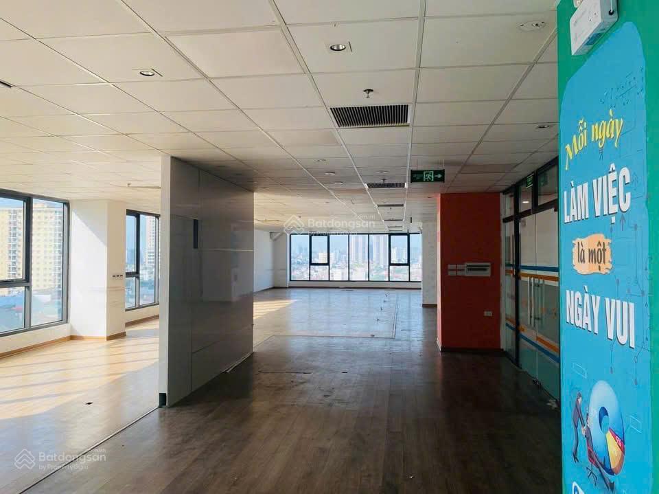 Cho thuê văn phòng trống tòa nhà sao mai building 19 lê văn lương, dt 425m2 có cắt lẻ