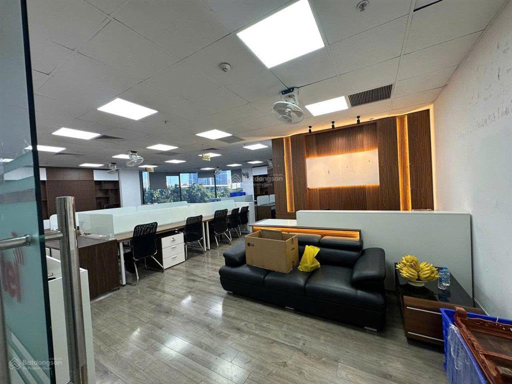 Cho thuê văn phòng dự án vinhomes west point  phạm hùng 247m2 có cắt lẻ  full nội thất
