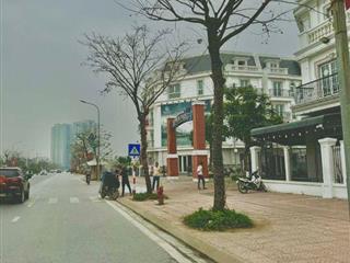 Cho thuê Biệt thự mặt phố Thành Trung/Trâu Quỳ 200m2 đường 30m view hồ,công viên