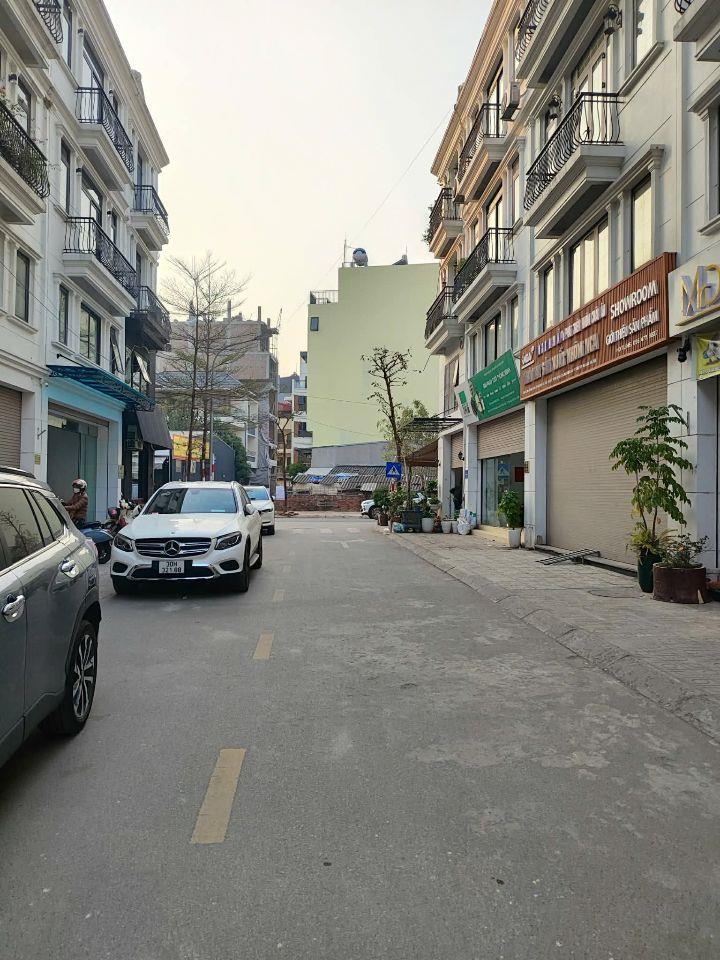 Bán nhà 3 mặt tiền Ngô Xuân Quảng/Trâu Quỳ 4 tầng nguyên căn ở ngay 74m2 mtien 4.6m