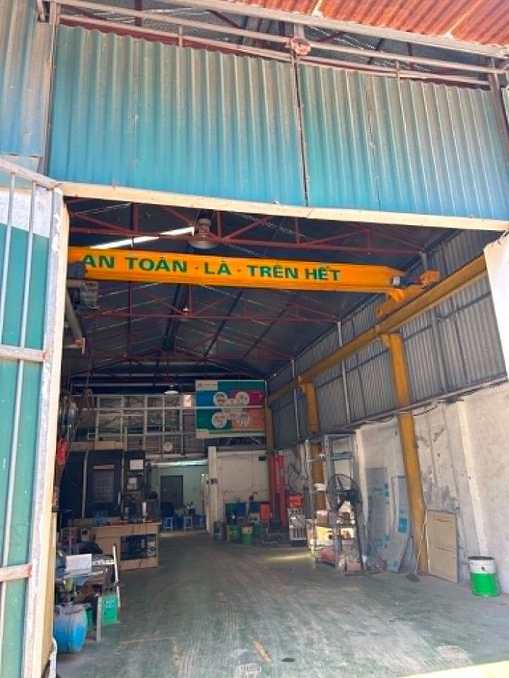 Cho thuê Kho, Xưởng, MBKD tại Cự Khối, Long Biên 200m2 mtien 8m đường 17m vỉa hè