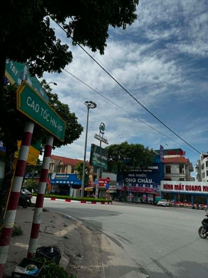 Cho thuê Kho, Xưởng, MBKD tại Cự Khối, Long Biên 200m2 mtien 8m đường 17m vỉa hè