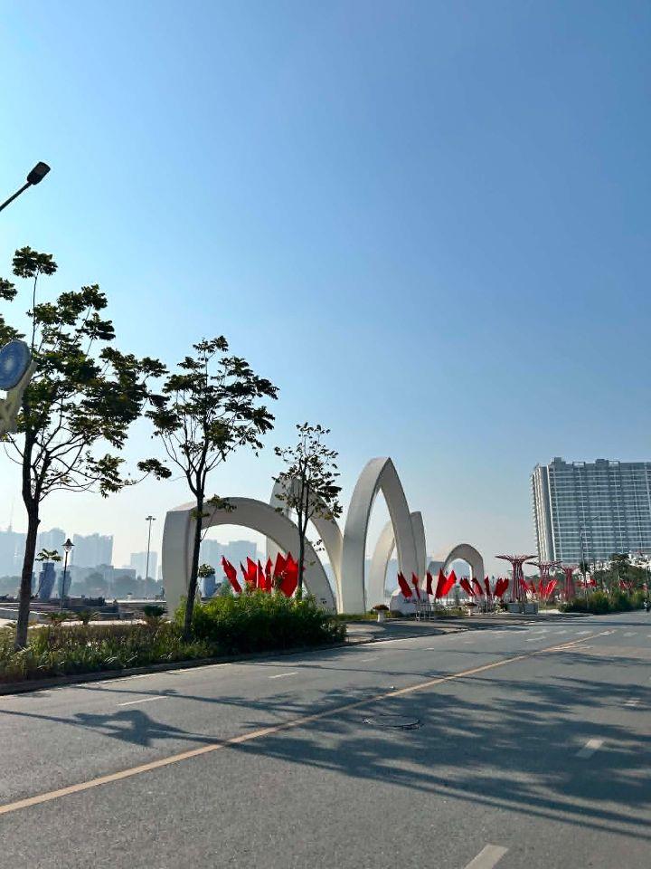 Cho thuê nhà nguyên căn mới 100% 80m2 5 tầng thang máy đường 22m TT Trâu Quỳ,Gia Lâm