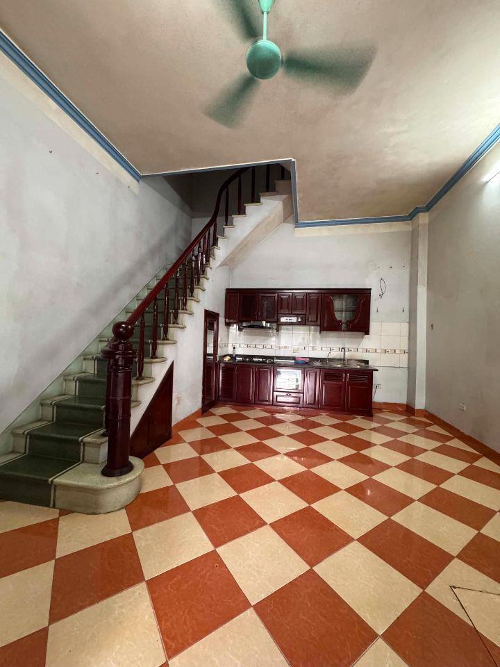 Cho thuê nhà nguyên căn 4 tầng 40m2 đường vỉa hè 11m Trâu Quỳ, Gia Lâm kinh doanh tốt