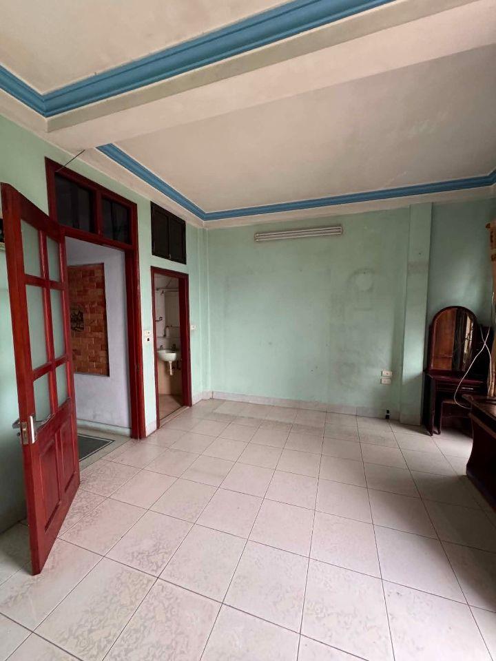 Cho thuê nhà nguyên căn 4 tầng 40m2 đường vỉa hè 11m Trâu Quỳ, Gia Lâm kinh doanh tốt