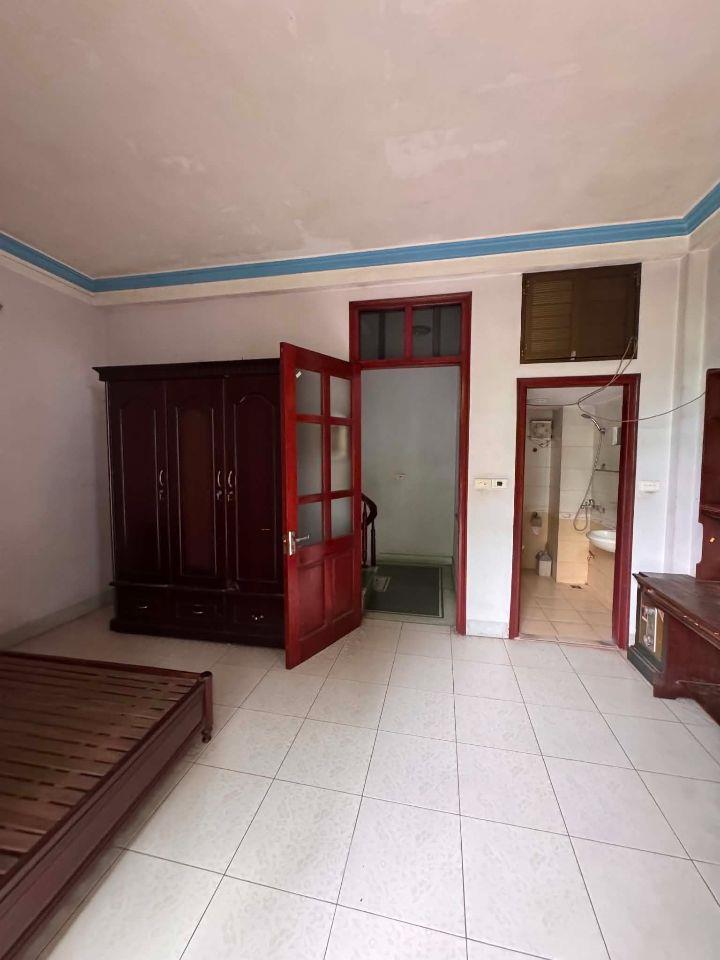 Cho thuê nhà nguyên căn 4 tầng 40m2 đường vỉa hè 11m Trâu Quỳ, Gia Lâm kinh doanh tốt