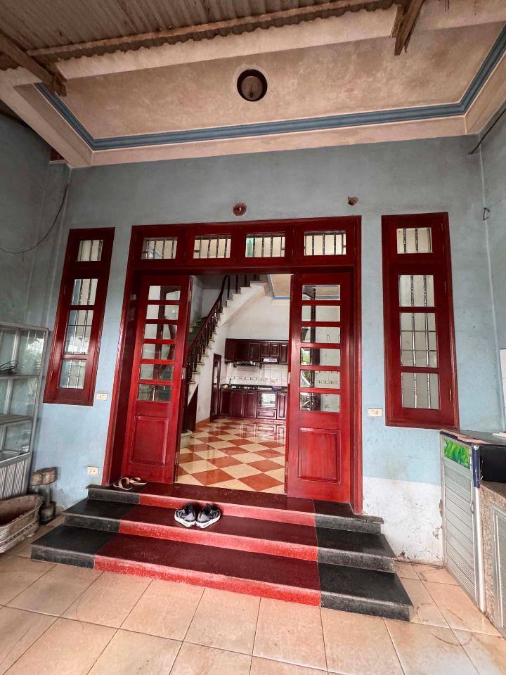 Cho thuê nhà nguyên căn 4 tầng 40m2 đường vỉa hè 11m Trâu Quỳ, Gia Lâm kinh doanh tốt