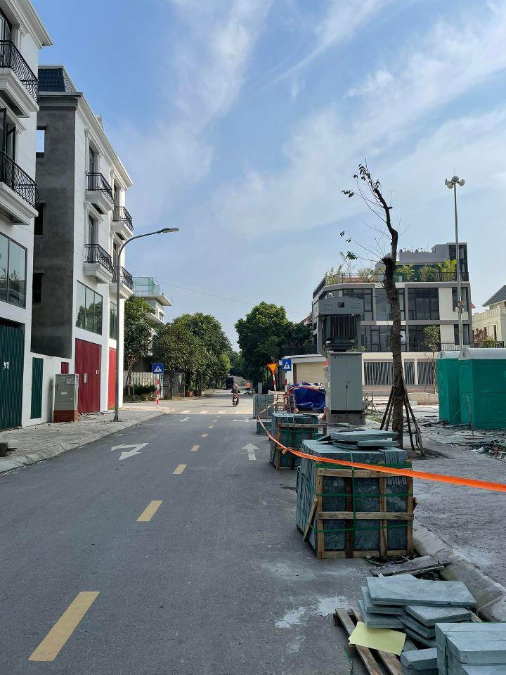 Bán đất tái định cư Trâu Quỳ Gia Lâm, 80m2 đường 17m sẵn nhà cho thuê giá chỉ 156tr/m2