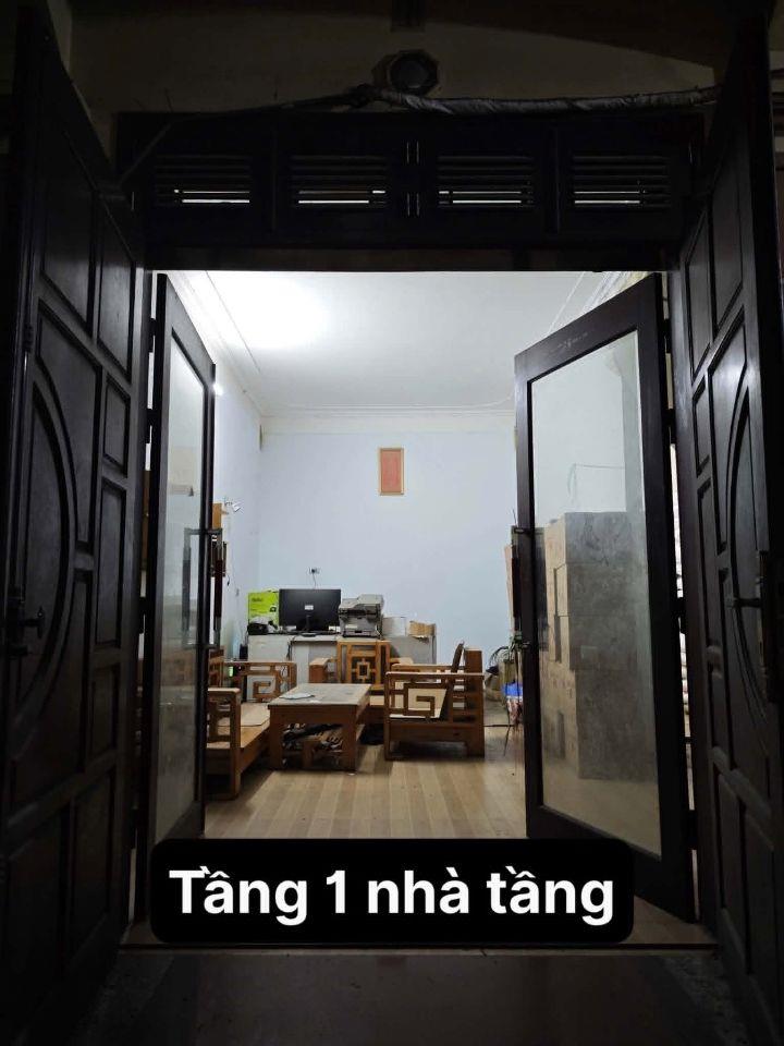 Cho thuê kho,xưởng,MBKD 300m2 Cự Khối (Bát Tràng) Gia Lâm có nhà 2 tầng 6pn ở ngay