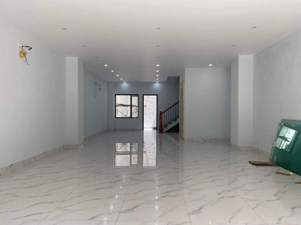 Cho thuê nhà nguyên căn mặt phố  Thành Trung, Trâu Quỳ 90m2 mtien 6m vỉa hè 5m VIP