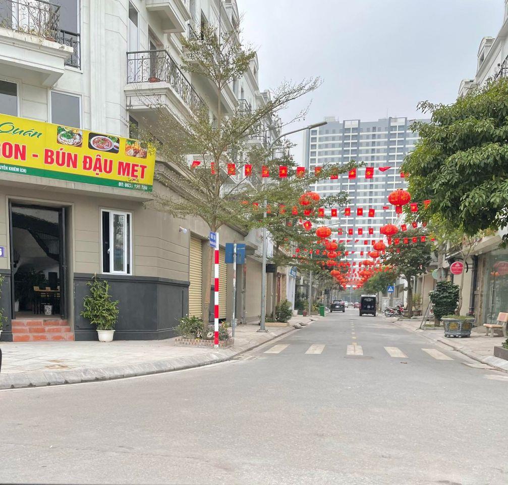 Cho thuê nhà nguyên căn mặt phố  Thành Trung, Trâu Quỳ 90m2 mtien 6m vỉa hè 5m VIP
