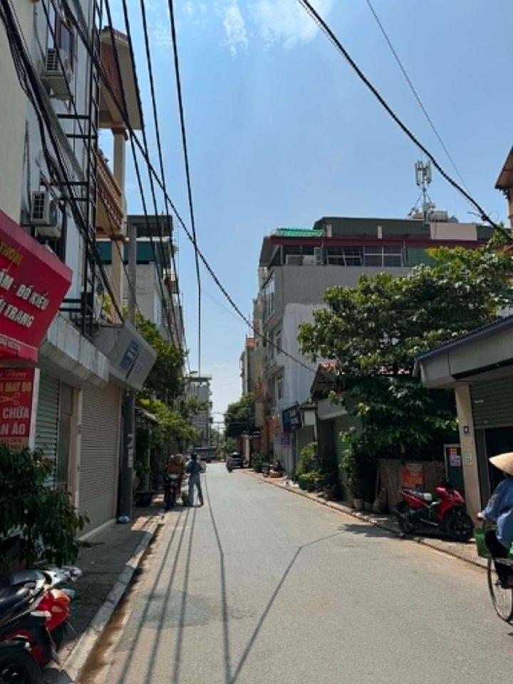 Bán đất trung tâm Trâu Quỳ, 100m2 mặt phố Cửu Việt 1 mtien 5m đường 11m vỉa hè