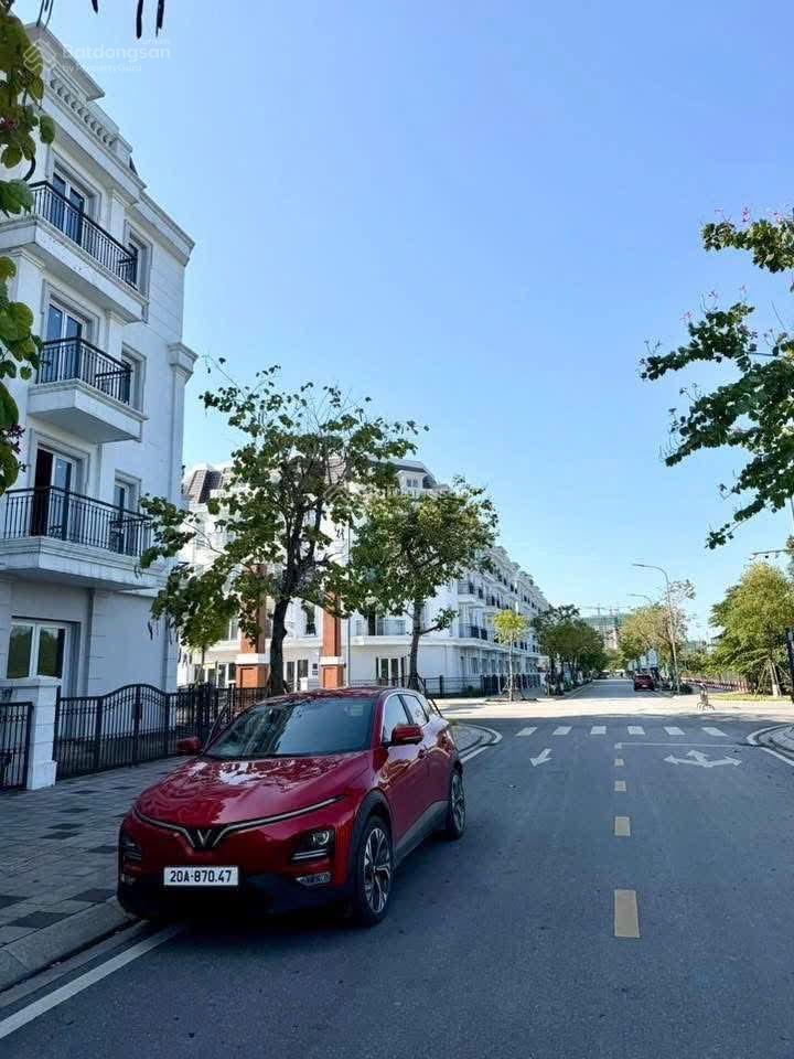 Bán nhà nguyên căn ở ngay vừa ở vừa kinh doanh 90m2 5 tầng đường 11m trâu quỳ, gia lâm