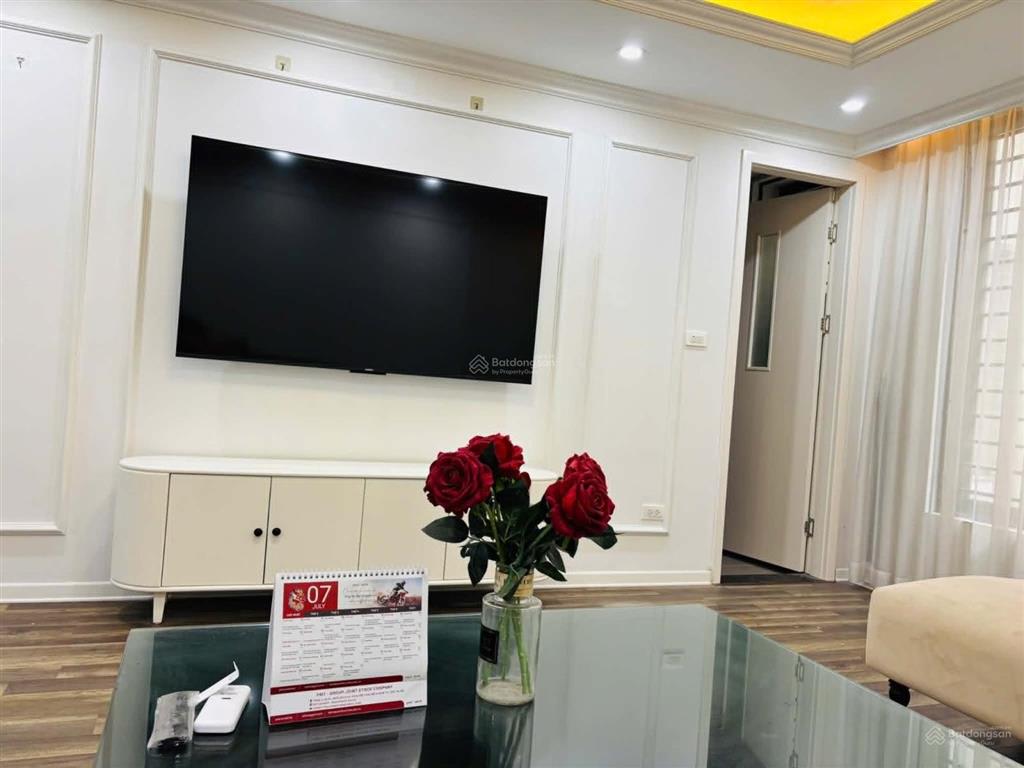 Bán nhà nguyên căn ở ngay vừa ở vừa kinh doanh 90m2 5 tầng đường 11m trâu quỳ, gia lâm