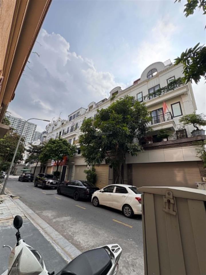 Bán đất trung tâm trâu quỳ, 100m2 mặt phố cửu việt 1 mặt tiền 5m đường 11m vỉa hè