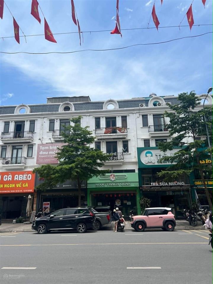 Chính chủ bán nhà 4 tầng mặt phố thành trung, trâu quỳ 68m2 mtien 5m kinh doanh vip