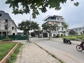 Bán gấp: lô góc 224m2 đất đấu giá Hàn Lạc, Phú Thị, Gia Lâm đường 15m thông các ngả