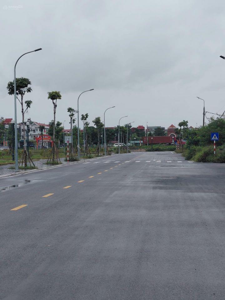 Bán gấp: lô góc 224m2 đất đấu giá Hàn Lạc, Phú Thị, Gia Lâm đường 15m thông các ngả