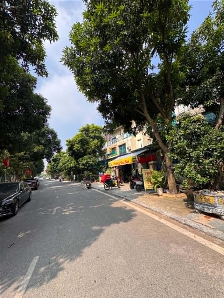 Cho thuê nhà mặt phố đường đôi no06 kđt đặng xá, gia lâm, 175m2 mặt tiền 10.5m hoàn thiện ở ngay