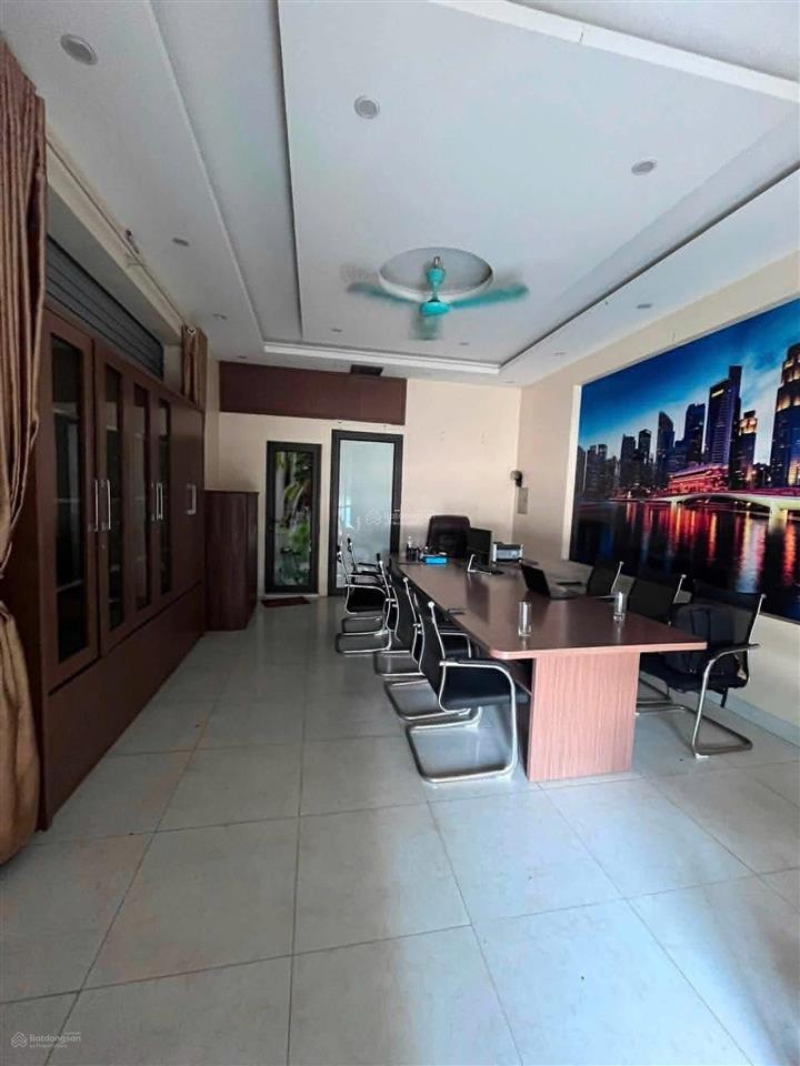 Cho thuê căn hộ dịch vụ, tầng 1 mặt phố nguyễn mậu tài, trâu quỳ, gia lâm lô góc 60m2