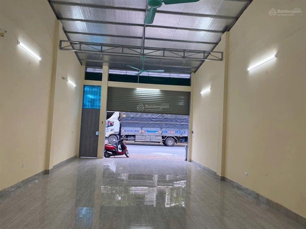 Cho thuê căn hộ dịch vụ mặt phố nguyễn mậu tài, trâu quỳ 70m2 có gác xép đường 22m vỉa hè