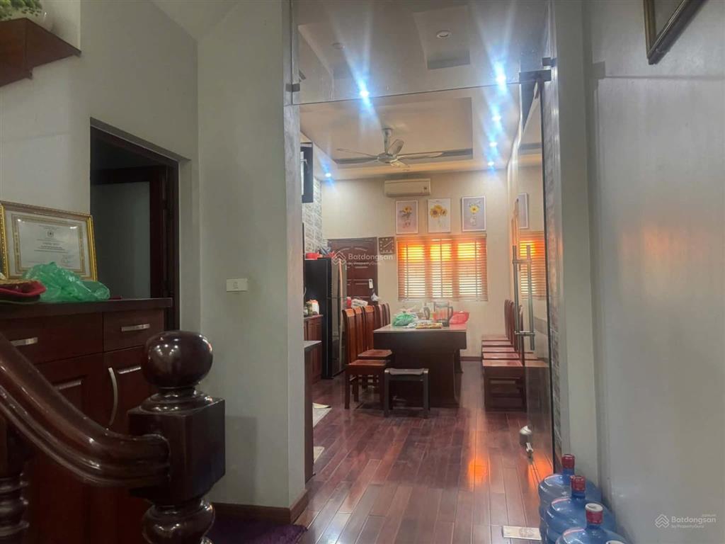 Cho thuê căn hộ dịch vụ 66m2 250m2 sử dụng 5 phòng phố ô cách, việt hưng, long biên full đồ ở ngay
