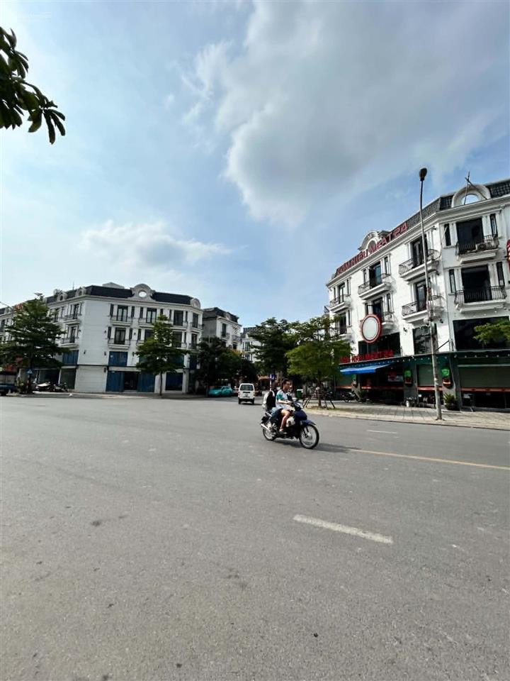 Bán đất mặt phố nguyễn mậu tài, trâu quỳ đường 22m siêu kinh doanh 41m2 tặng nhà